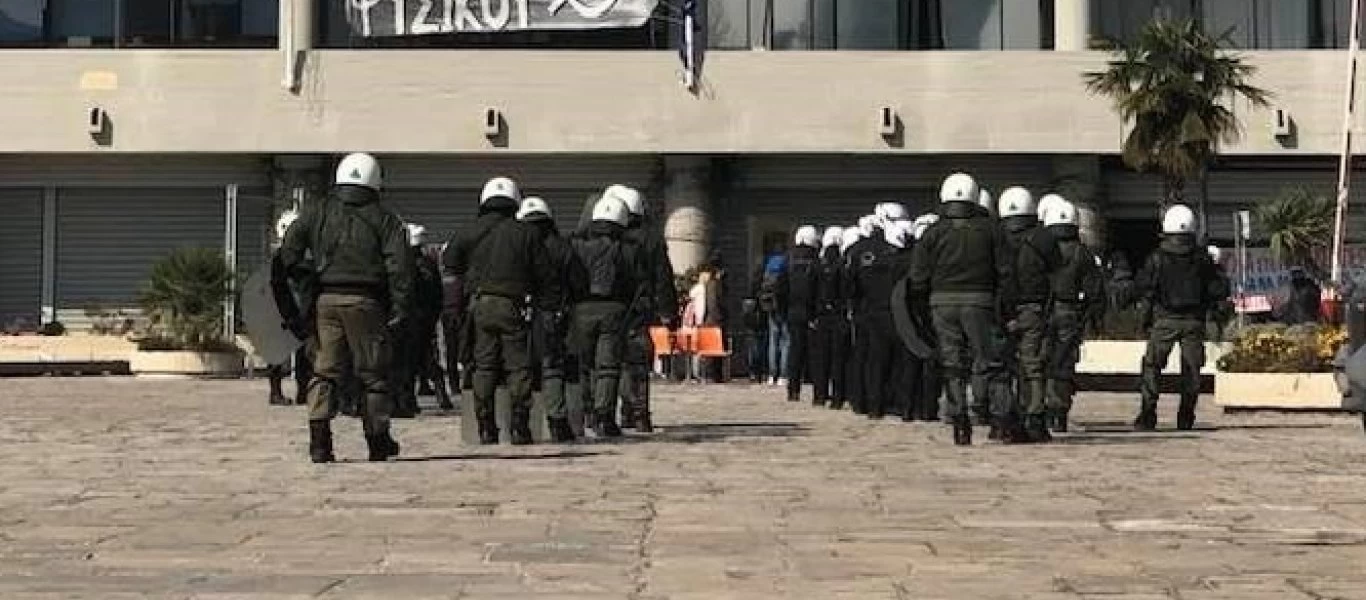 ΑΠΘ: Αστυνομικός κλοιός γύρω από το Πανεπιστήμιο στη Θεσσαλονίκη